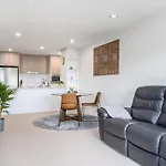 Impeccable Apt In The Heart Of Canberra