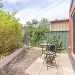 Peaceful 1Br Courtyard Unit In Quiet Dickson