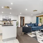 Spacious 2Br Home In Tranquil Leafy Neighborhood