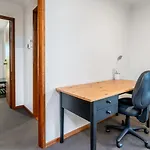 Spacious 2Br Home In Tranquil Leafy Neighborhood
