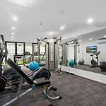 Central 2-Bed With Gym, Bbq & Stunning Views