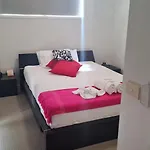 Qure Restaurant And Apartments Canberra Bruce