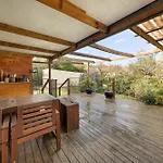 3-Bed Family Haven With Garden & Bbq Area