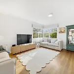 3-Bed Family Haven With Garden & Bbq Area