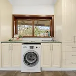 3-Bed Family Haven With Garden & Bbq Area