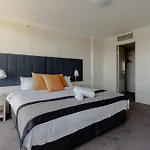 2-Bed With Gym, Tennis Court & Stunning Lake Views
