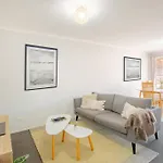 Lovely 2B Apartment With Free Wifi - The Blue Gum