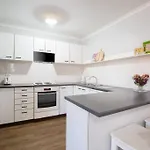 Lovely 2B Apartment With Free Wifi - The Blue Gum