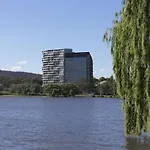 Lake View City Apartment With Free Parking