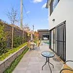 Luxurious 2-Bed Pool, Lift, Alfresco Dining