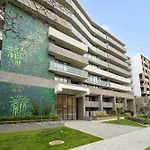 Sleek Inner-City 2-Bed With Swimming Pool & Bbq