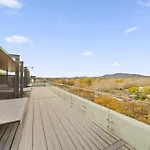 Sleek Inner-City 2-Bed With Swimming Pool & Bbq