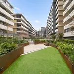 Sleek Inner-City 2-Bed With Swimming Pool & Bbq