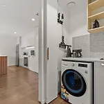 High-End 1-Bed Pad In Braddon With Outdoor Dining