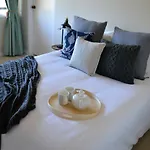 Spacious 2Br Apt Next To The City