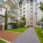 Convenient 2-Bed With Pool By Parks & Amenities