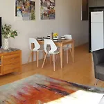 Modern Apartment - Prime Location With Heated Pool