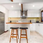 Charming Two-Story 2Br Townhouse In Braddon