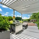 Spacious 1-Bed With View In Central Location