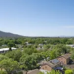Kashmir - Luxury Top Floor Apartment - Mountain View