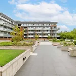 Sunny Blossom Escapes With Free Parking And Pool