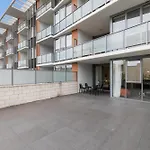 Sunny Blossom Escapes With Free Parking And Pool