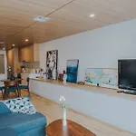 Modern 2 Bedroom Apartment At City With Free Parking