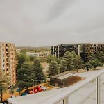 Modern 2 Bedroom Apartment At City With Free Parking