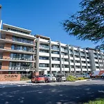 Modern Apartment Next To Canberra Centre
