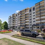 Spacious Inner-City 1-Bed In Trendy Braddon