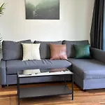 Modern And Quiet City Home In Canberra