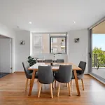 Stylish 1-Bed Flat With Pool Bbq & Sauna Access