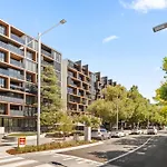 Central 1-Bed Apartment With Pool And Gym Access