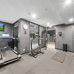 Central 1-Bed Apartment With Pool And Gym Access