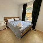 Elegant 4Br Home In Red Hill