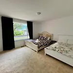 Elegant 4Br Home In Red Hill