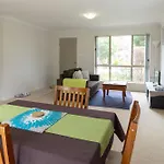 Entire 2Br Sunny House @Franklin, Canberra