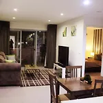 Tranquil, Relaxing Forrest Style Apartment - Braddon Cbd