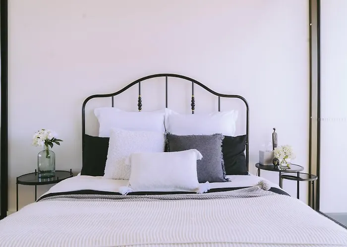 Capitol Executive Apartment On London Circuit