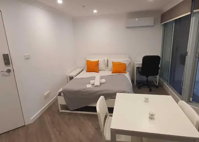 Dana-Cozy Studio With Shared Entry In The City