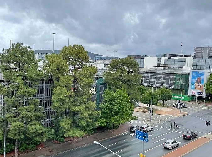 Lavish & Oversized 1 Bd 1Bth - Centre Of The Cbd