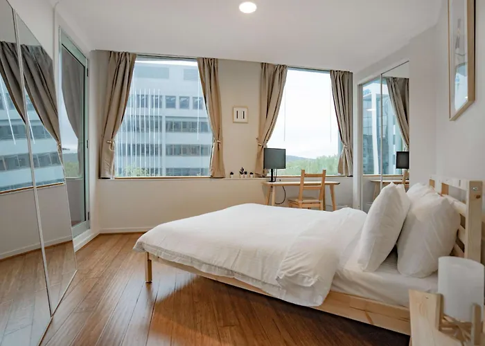 Central 2-Bed With Gym And Secure Parking