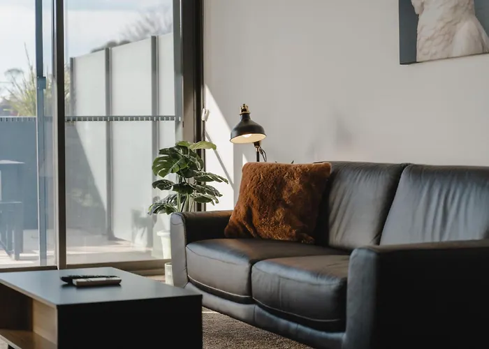 Central 1-Bed With Balcony, Rooftop Bbq & Parking