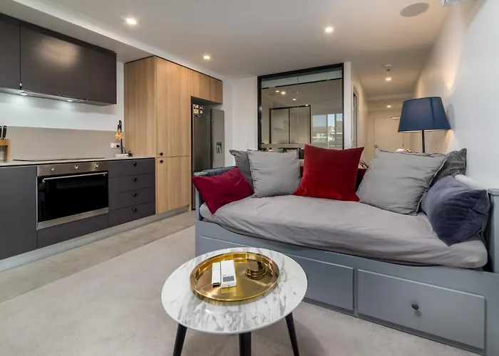 Modern 1-Bed Apartment With Pool And Sauna