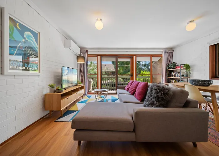 Charming Canberra 2-Bed By Parks & Shops