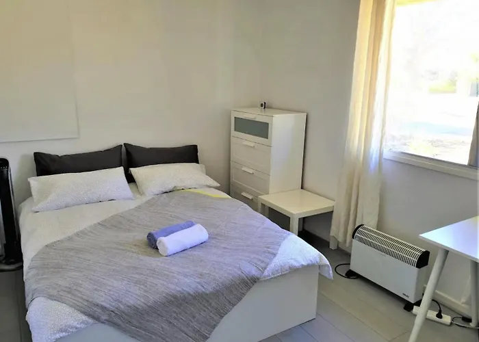 Dana-Private Room In A Shared House-Close To City & Anu-4