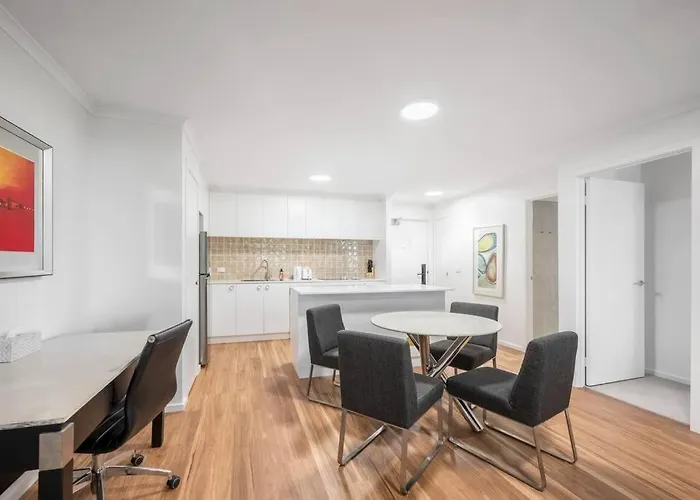 Serain Apartment On Northbourne Ave Canberra