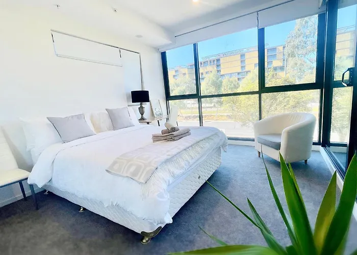 Brand New Stylish 1Br Apartment, Specious Space, Free Parking, Self Check-In