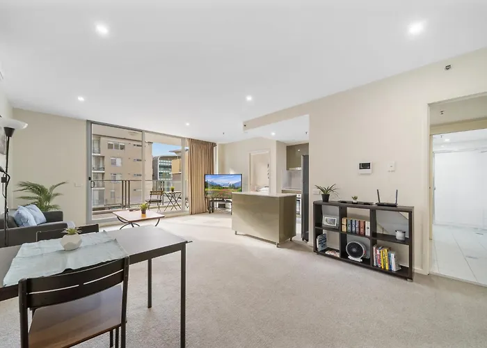 High-Rise Cbd 1-Bed With Pool & Other Amenities