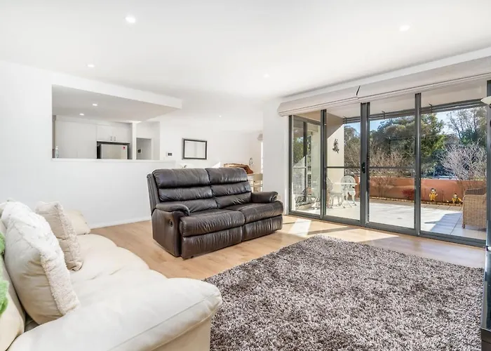 2B Spacious Apartment In The Heart Of Tuggeranong